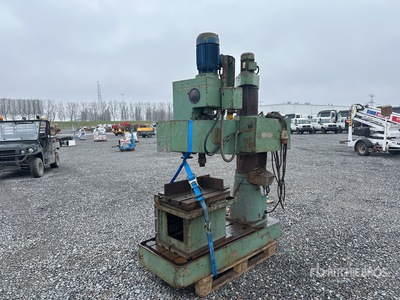 Bergonzi Radial Drilling Machine