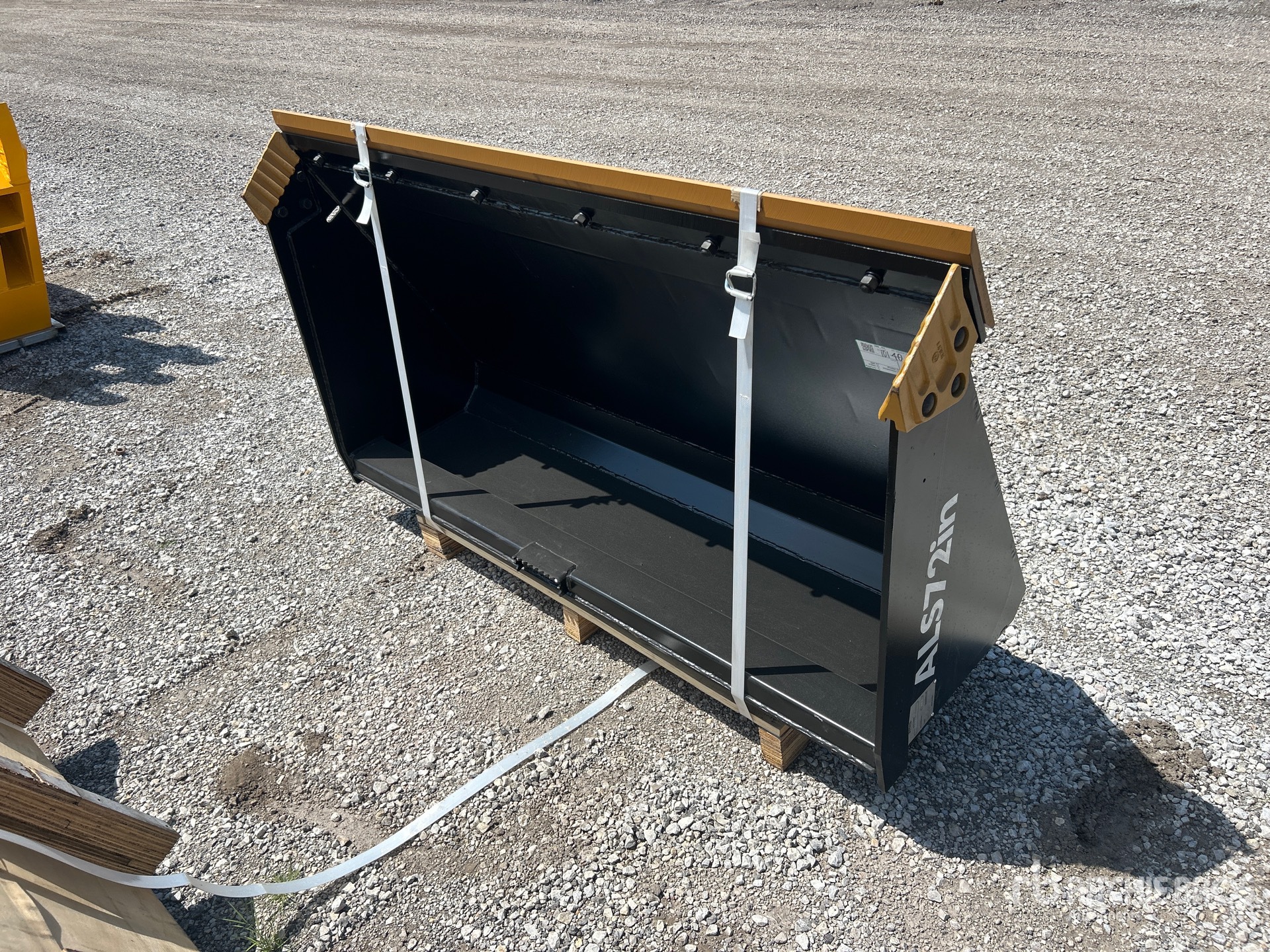 2026 LYALS ALSSB 72 in Skid Steer Bucket (Unused)