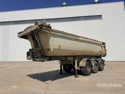 2013 Schmitz Cargobull SGFS3 Semi-Remorque 3 Essieux Remorque à benne basculante