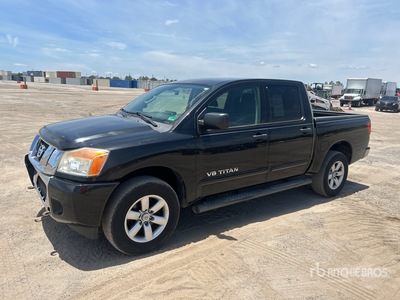 2013 Nissan Titan 4x4 Crew Cab Pickup