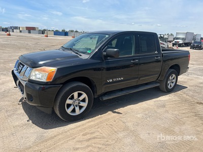 2013 Nissan Titan 4x4 Crew Cab بيك اب