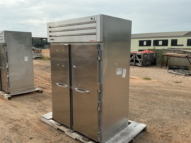 True Manufacturing STG2H-2S Reach-In Heated Cabinet