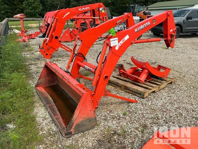 Kubota LA525 Front Loader Attachment