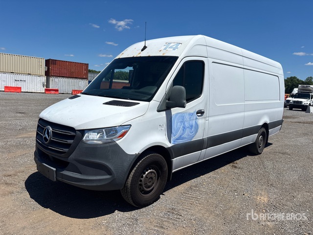 WD3PF1CD6KP182423 2019 photo no. 1