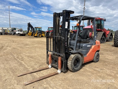 Toyota 8FGU25 4500 lb Pneumatic Tire Carretilla Elevadora