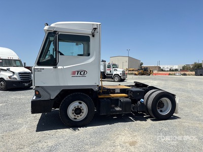 2017 Kalmar T2 4x2 نصف جرارلجر المعدات
