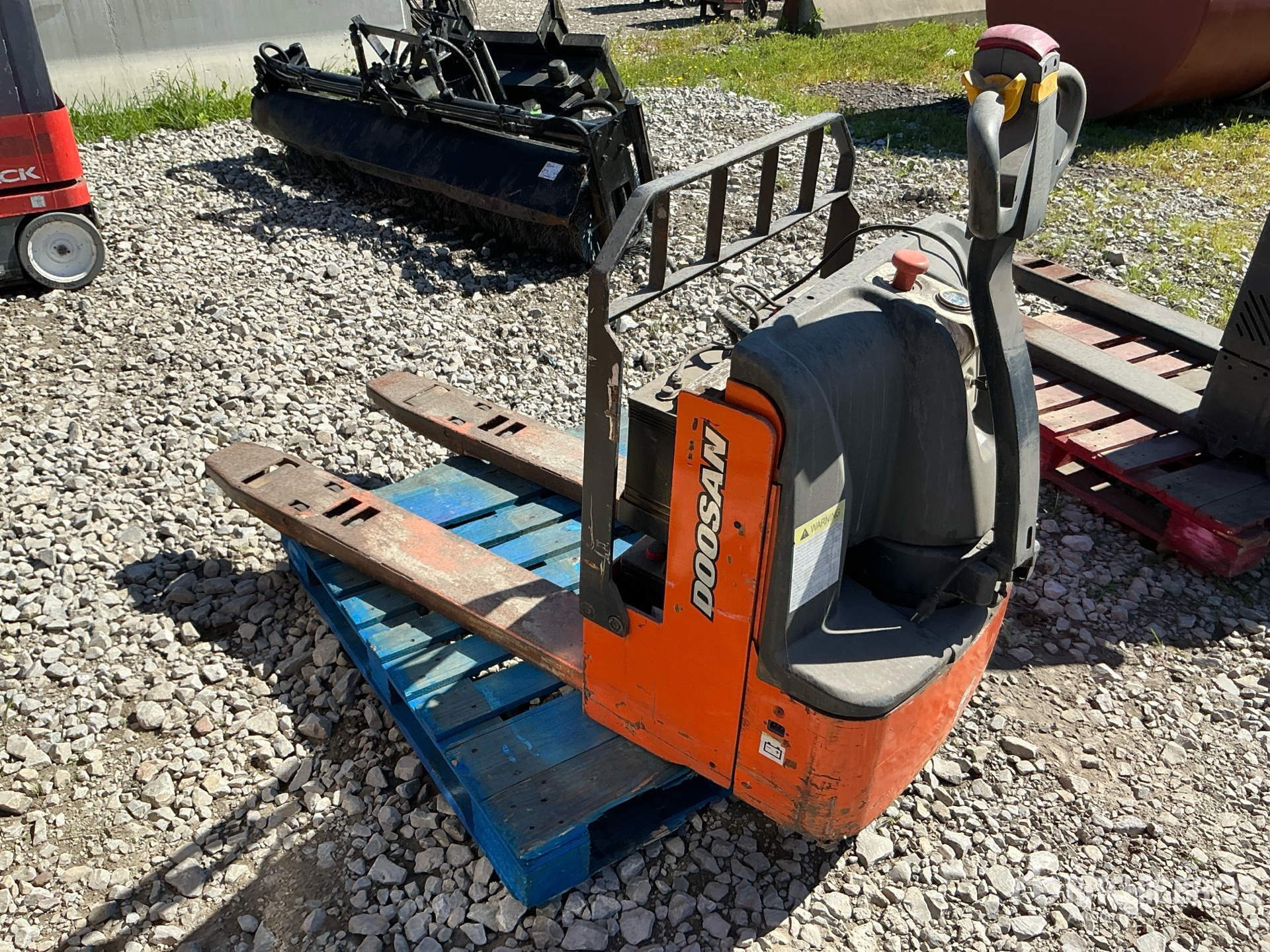 Doosan BW23S7 4500 lb Electric Pallet Jack