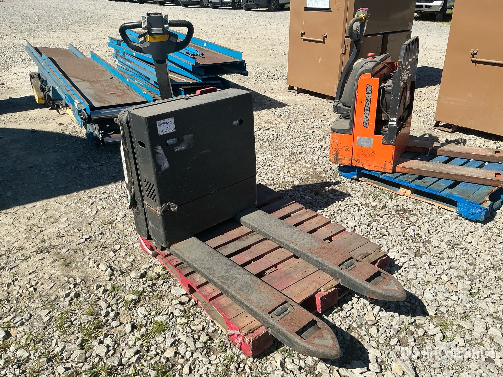 UniCarriers WLXT2W7S22V 4500 lb Electric Pallet Jack