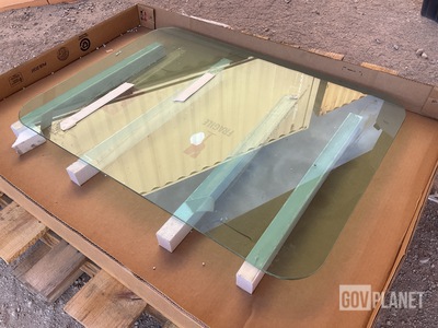 Cat 8X6686 Vehicular Window