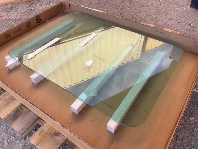 Cat 8X6686 Vehicular Window