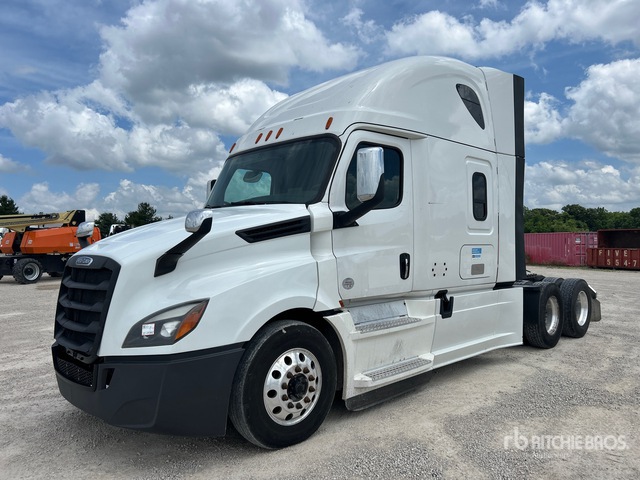 2019 Freightliner Cascadia 126 6x4 T/A Sleeper Truck Tractor