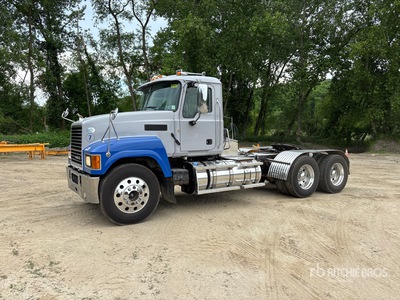 2013 Mack CHU613 6x4 Pinnacle T/A Day Cab Truck Tractor