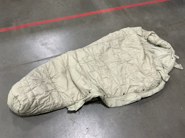(40) Sleeping Bags (40) Sleeping Bags