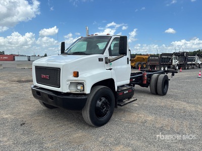 2007 GMC 7500 4x2 を見 Cab and Chassis