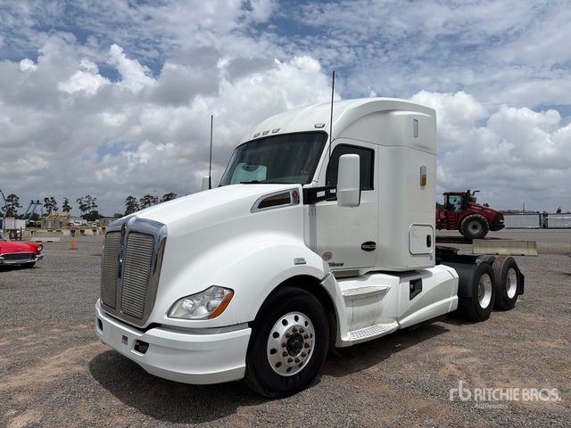 2014 Kenworth T680 6x4 T/A Sleeper Truck Tractor