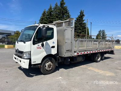 2014 Hino 195 4x2 Van Truck