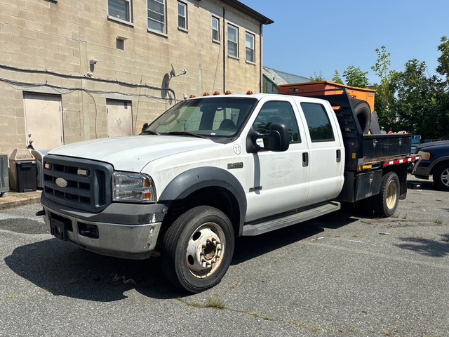 2006 Ford F-450 XL 4x2 Crew Cab Flatbed Truck