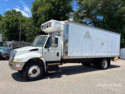 2003 International 4400 4x2 شاحنة مبردة