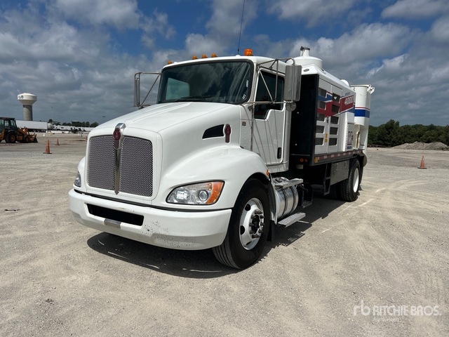 Vacmasters VND S4000 on 2016 Kenworth T270 4x2 Vacuum Excavator Truck