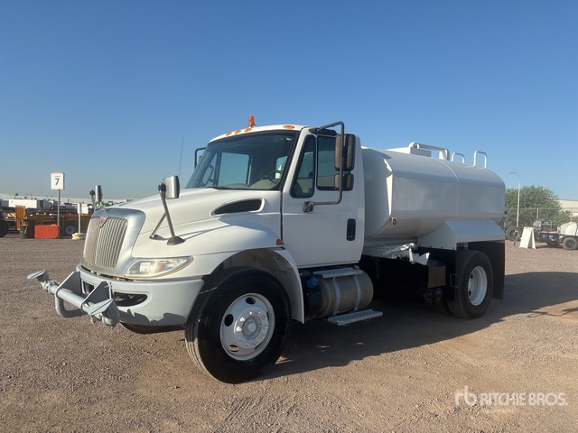 2017 International 4300 2000 gal 4x2 Water Truck