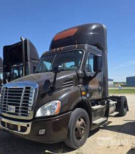 2017 Freightliner Cascadia 113 S/A Day Cab Truck Tractor (Inoperable)