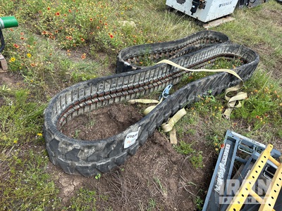 Quantity of (2) トラック - Fits Skid Steer/CTL