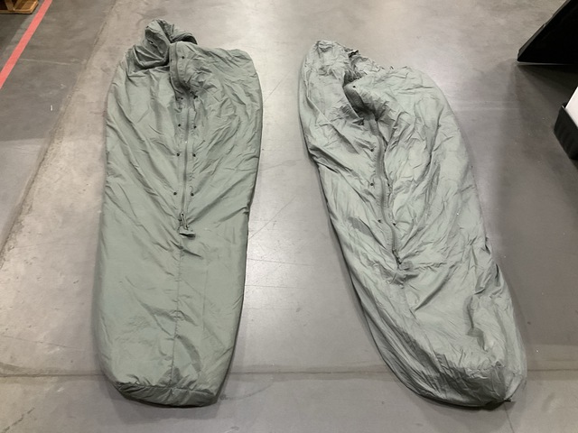 (64) Sleeping Bags