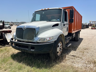 2003 International 4300 4x2 Utility Truck