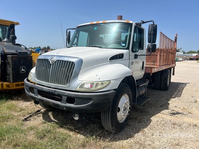2002 International 4300 4x2 Flatbed Truck