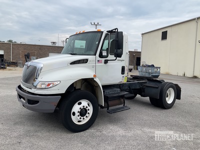 2010 International 4400 4x2 S/A Day Cab Truck Tractor