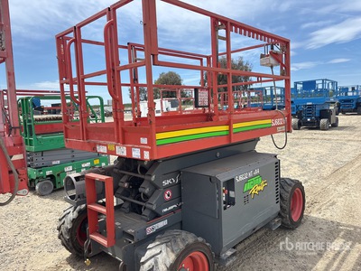 2018 Skyjack SJ6832RT 4x4 Dual Fuel Elevador de tijera