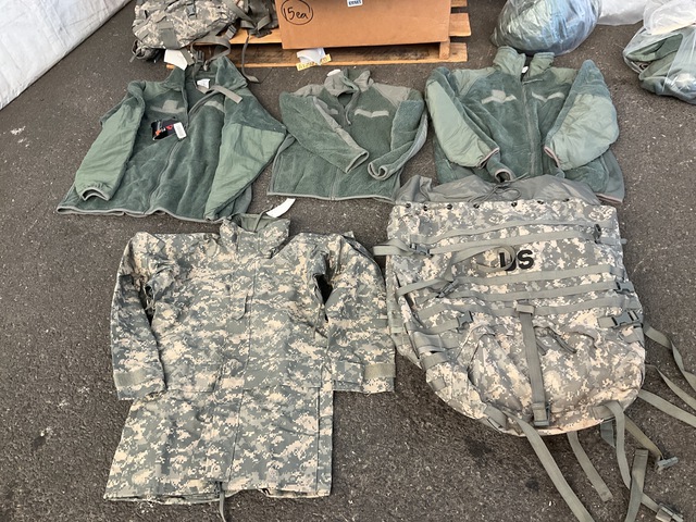 (21) Cold Weather Jackets, (15) Cold Weather Parkas & (22) Large Field Rucksacks