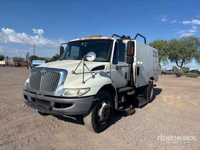 Schwarze A7000 on 2013 International 4300 Sweeper Truck