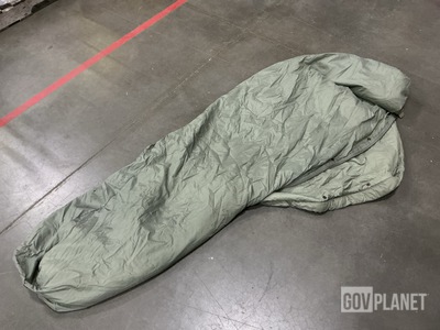 (80) Sleeping Bags