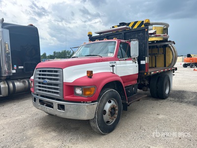 1995 Ford F-800 4x2 شاحنة مليّن اصطدام (Inoperable)