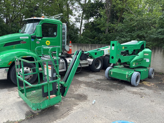 2015 JLG E400AJPN 2WD Electric Articulating Boom Lift 2015 JLG E400AJPN 2WD Electric Articulating Boom Lift