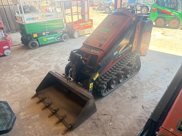 2021 Ditch Witch SK800 Mini Compact Track Loader