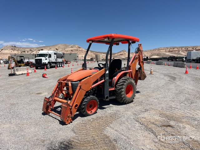 2015 Kubota 4WD Utility Tractor
