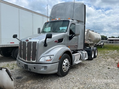 2022 Peterbilt 579 6x4 T/A Dagcabine Trekker
