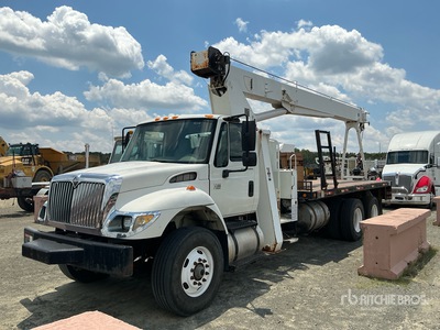 Altec AC18-70 36000 lb Straight Boom on 2007 International 7500 6x4 ブームトレーラー