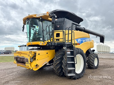 2011 New Holland CR9080 コンバイン