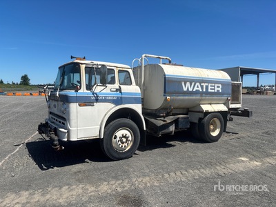 1986 Ford C8000 4x2 散水車