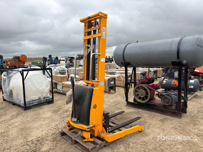 Straddle Stacker 2200 lb Electric Palletwagen