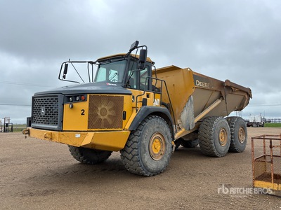 2013 John Deere 460E شاحنة قلابة مفصلية