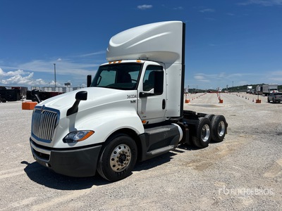 2021 International LT625 6x4 Cabeza Tractora Cabina Corta