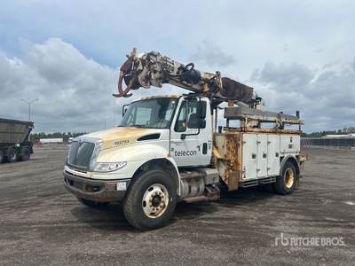Altec on 2018 International 4300 4x2 Autocarro piantapali
