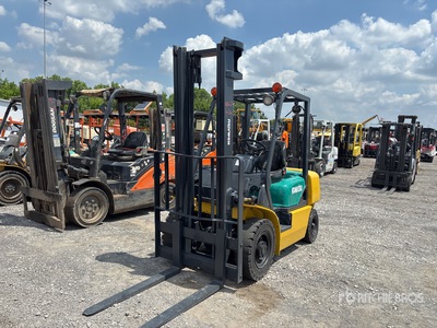 Komatsu FG25T 5000 lb Pneumatic Tire Gabelstapler