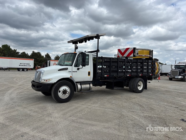 2014 International 4300 4x2 Attenuator Truck