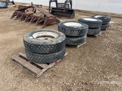 Quantity of (8) Dunlop 11R24.5 Pneus