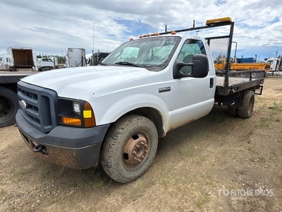 2006 Ford F-350 XL 4x2 Flatbed Truck